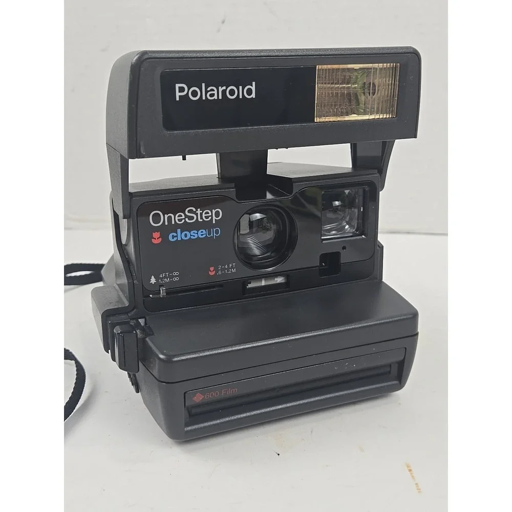Vintage Polaroid One Step Close Up 600 Plus Film Instant Camera w Strap, Black